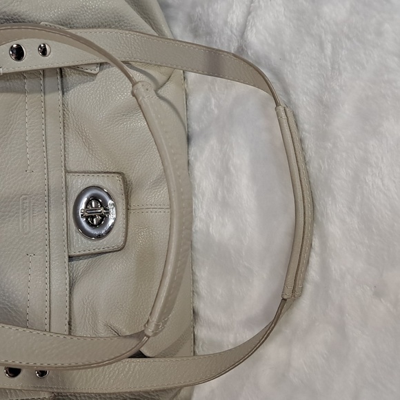 Coach Outstanding Condition - Picture 4 of 15